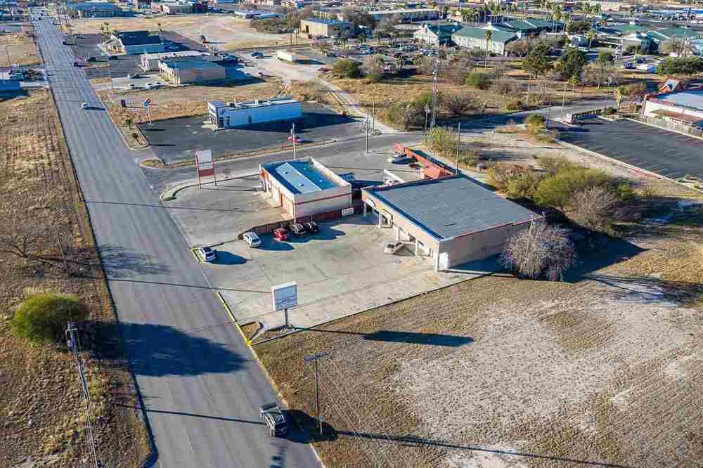 Retail Free Standing: 2104 N Bedell Ave, Del Rio, TX 78840